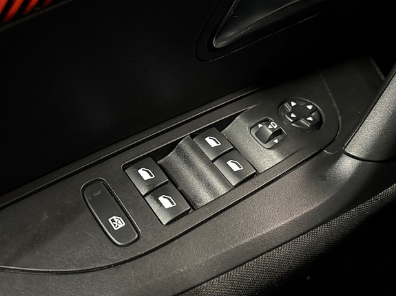 Peugeot e-2008 17 of 21