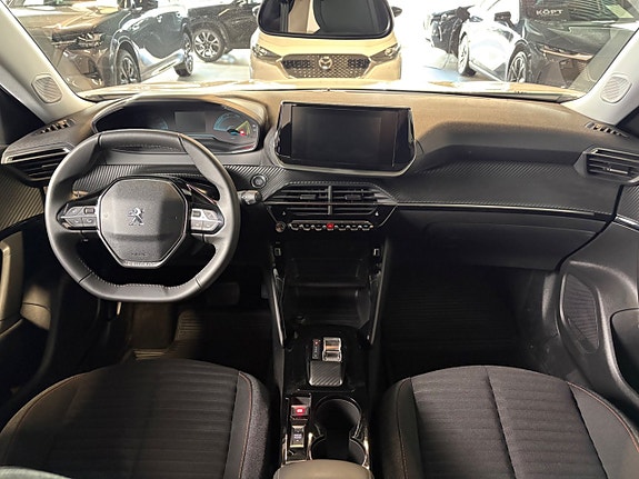 Peugeot e-2008 12 of 21
