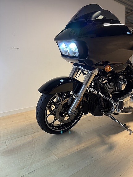 Harley-Davidson ROAD GLIDE SPECIAL 3 of 11