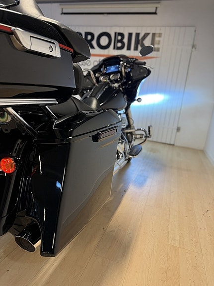 Harley-Davidson ROAD GLIDE SPECIAL 6 of 11