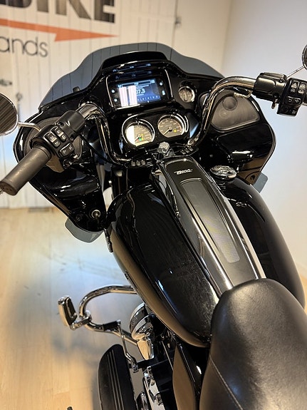 Harley-Davidson ROAD GLIDE SPECIAL 9 of 11