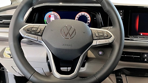 Volkswagen Multivan 8 of 10
