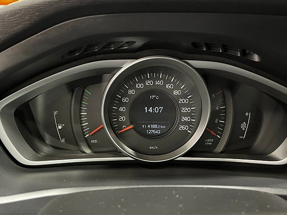 Volvo V40 14 of 17