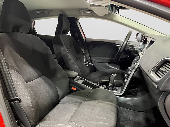 Volvo V40 9 of 17