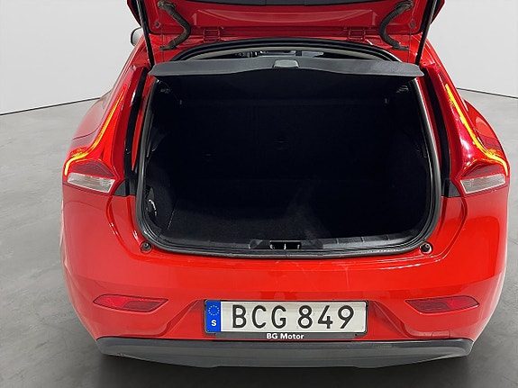 Volvo V40 11 of 17