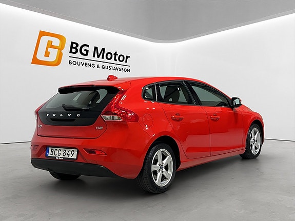 Volvo V40 4 of 17