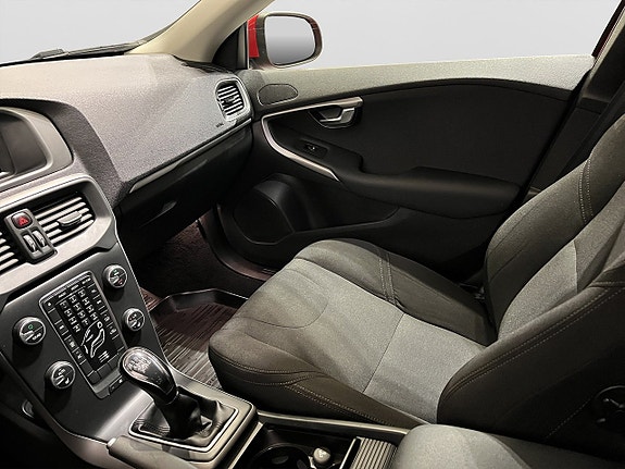 Volvo V40 15 of 17