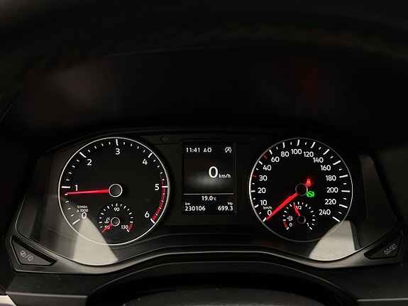 Volkswagen Amarok 18 of 30