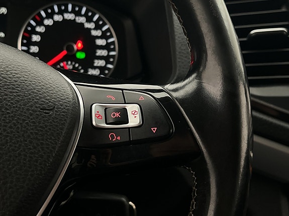 Volkswagen Amarok 19 of 30