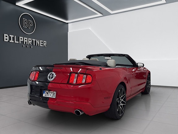 Ford Mustang 6 of 15