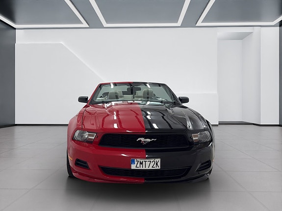 Ford Mustang 2 of 15