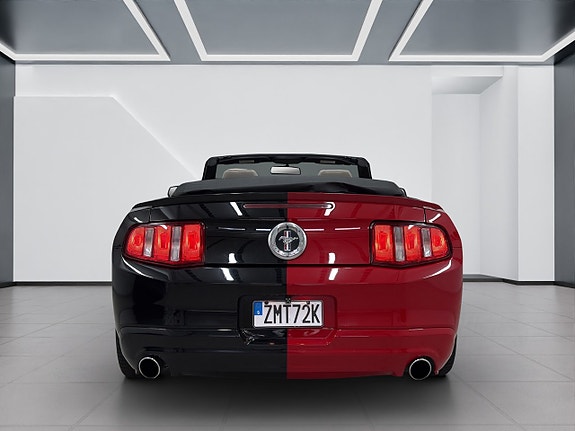 Ford Mustang 5 of 15