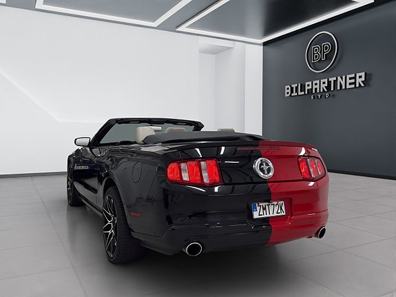 Ford Mustang 4 of 15
