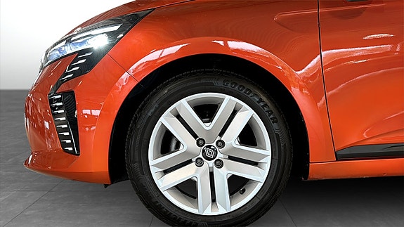 Renault Clio 9 of 12
