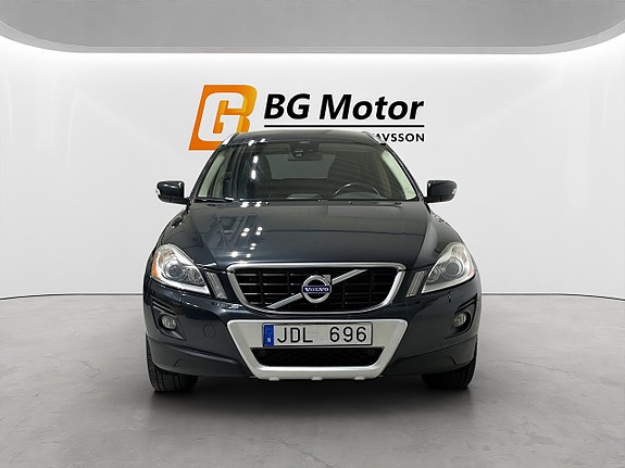 Volvo XC60 2 of 19