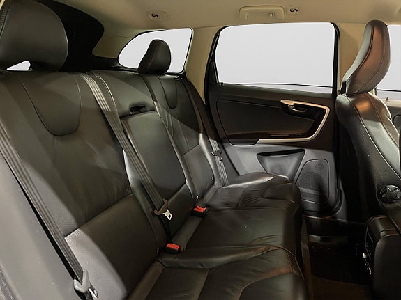 Volvo XC60 10 of 19