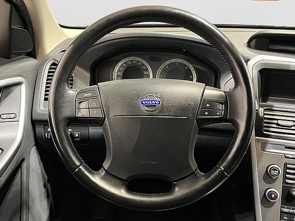 Volvo XC60 13 of 19