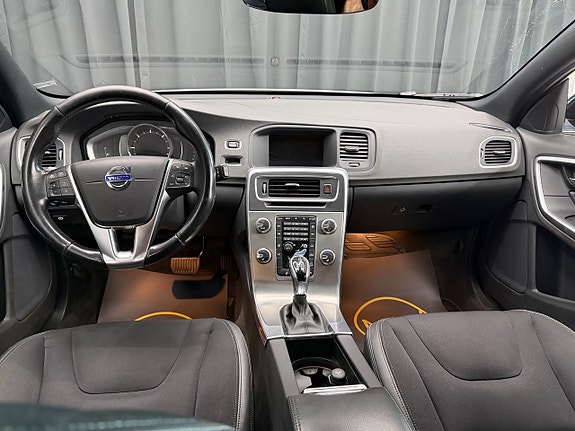 Volvo V60 Cross Country 8 of 13