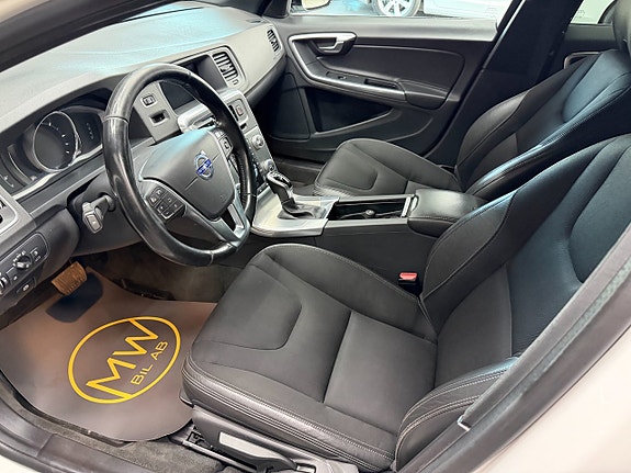 Volvo V60 Cross Country 5 of 13