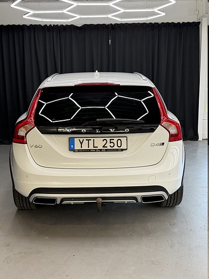 Volvo V60 Cross Country 9 of 13