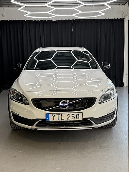 Volvo V60 Cross Country 10 of 13