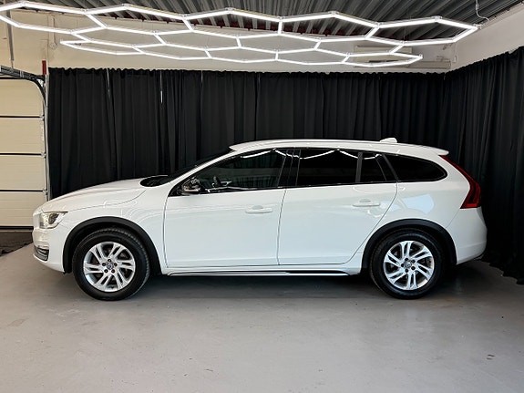 Volvo V60 Cross Country 11 of 13