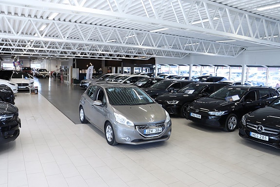 Peugeot 208 3 of 22