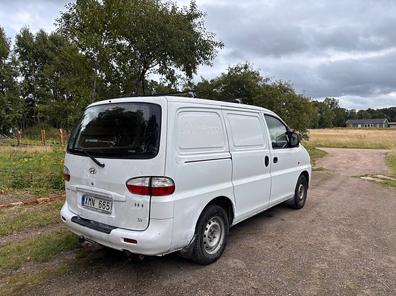 Hyundai H-1 3 of 6