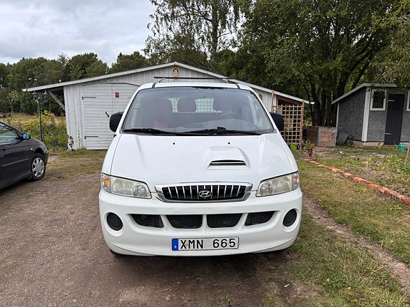 Hyundai H-1 4 of 6