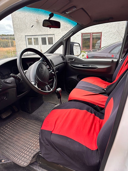 Hyundai H-1 6 of 6