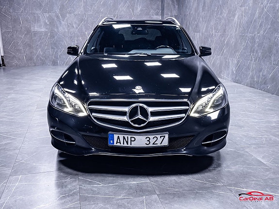 Mercedes-Benz E220 2 of 28
