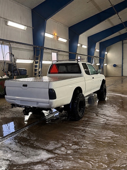 Mitsubishi L200 Club Cab 4 of 5