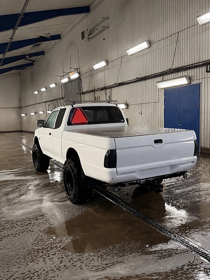 Mitsubishi L200 Club Cab 3 of 5