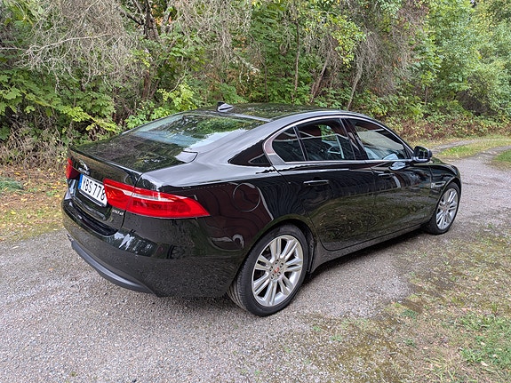 Jaguar XE 3 of 7