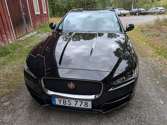 Jaguar XE 2 of 7