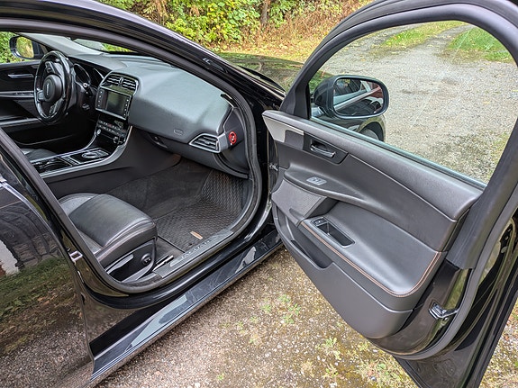 Jaguar XE 4 of 7