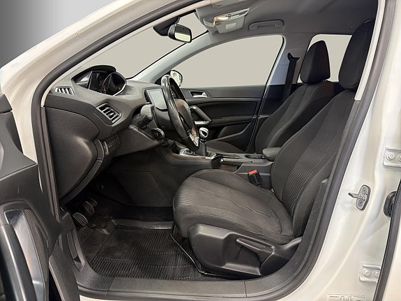 Peugeot 308 SW 8 of 23