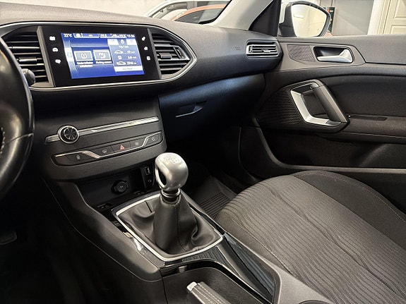 Peugeot 308 SW 20 of 23