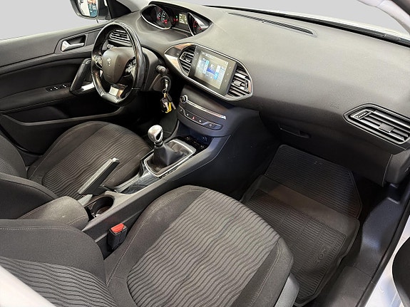 Peugeot 308 SW 14 of 23