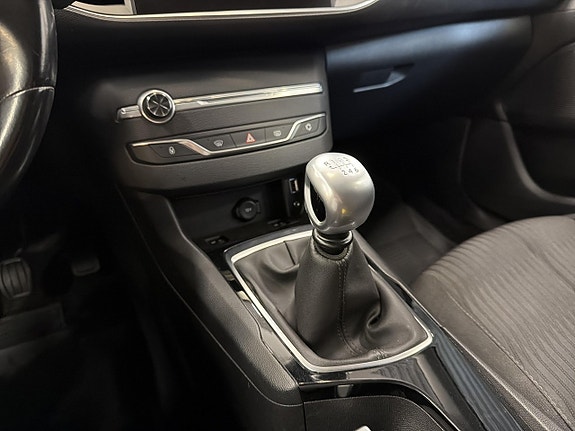 Peugeot 308 SW 19 of 23