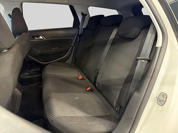 Peugeot 308 SW 11 of 23