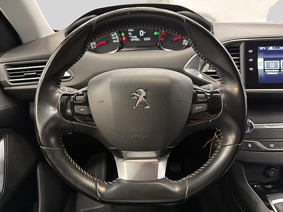 Peugeot 308 SW 18 of 23