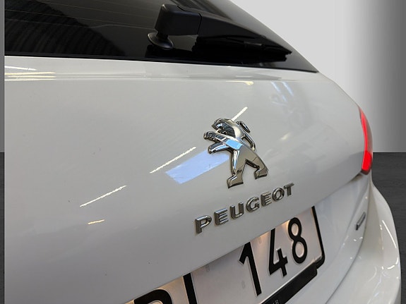 Peugeot 308 SW 15 of 23