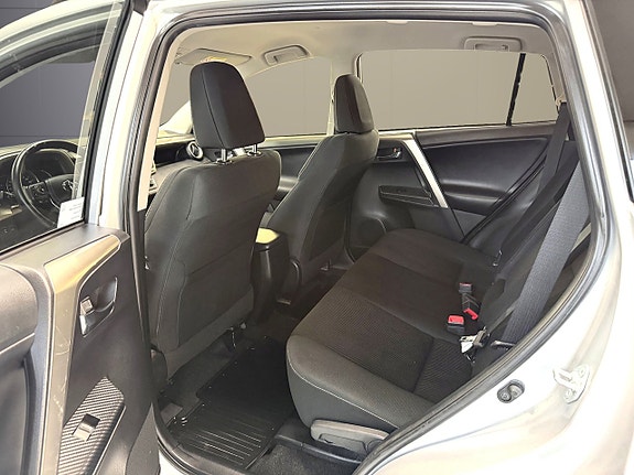 Toyota RAV4 10 of 14