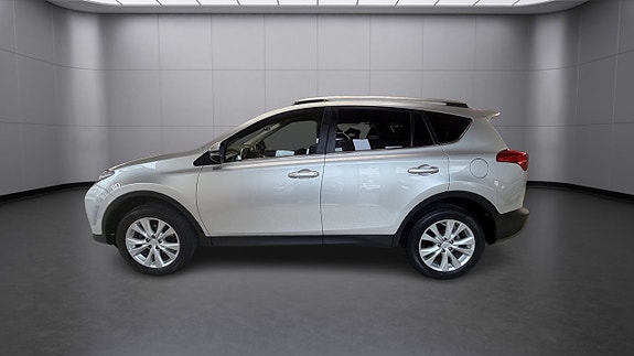 Toyota RAV4 8 of 14