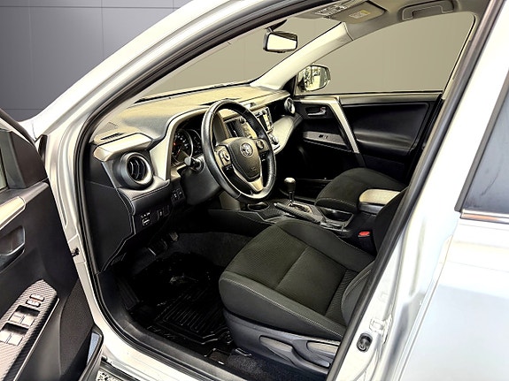 Toyota RAV4 9 of 14