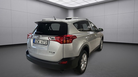 Toyota RAV4 5 of 14