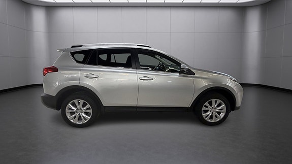 Toyota RAV4 4 of 14