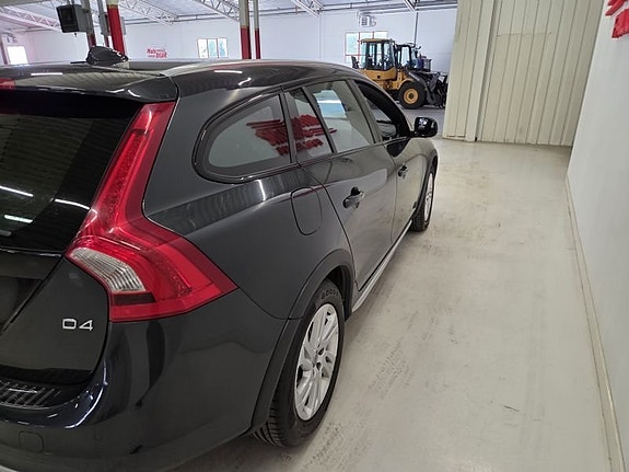 Volvo V60 Cross Country 6 of 10