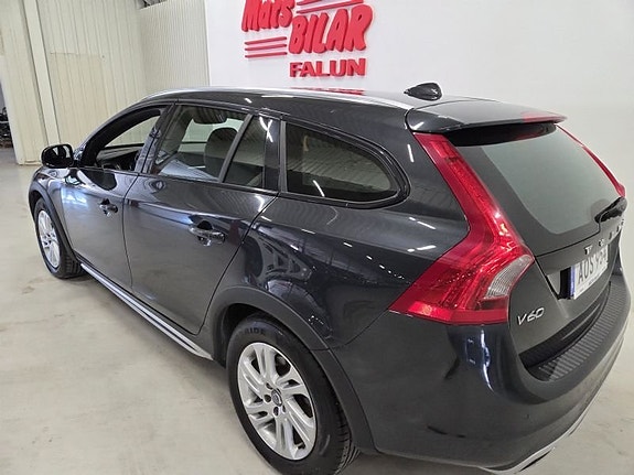 Volvo V60 Cross Country 9 of 10